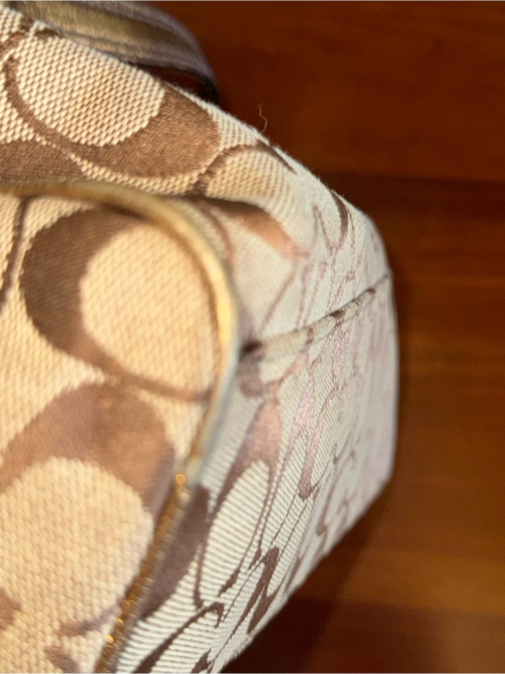 Coach Limited Edition Suede & Metallic Gold Leather Handbag
Creed K040-1498 - Picture 12 of 16